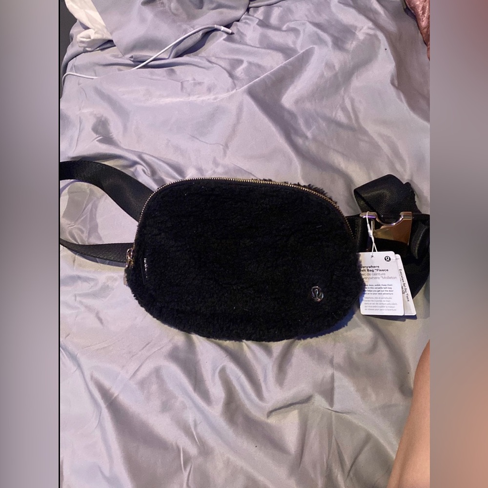 Lululemon everywhere belt bag